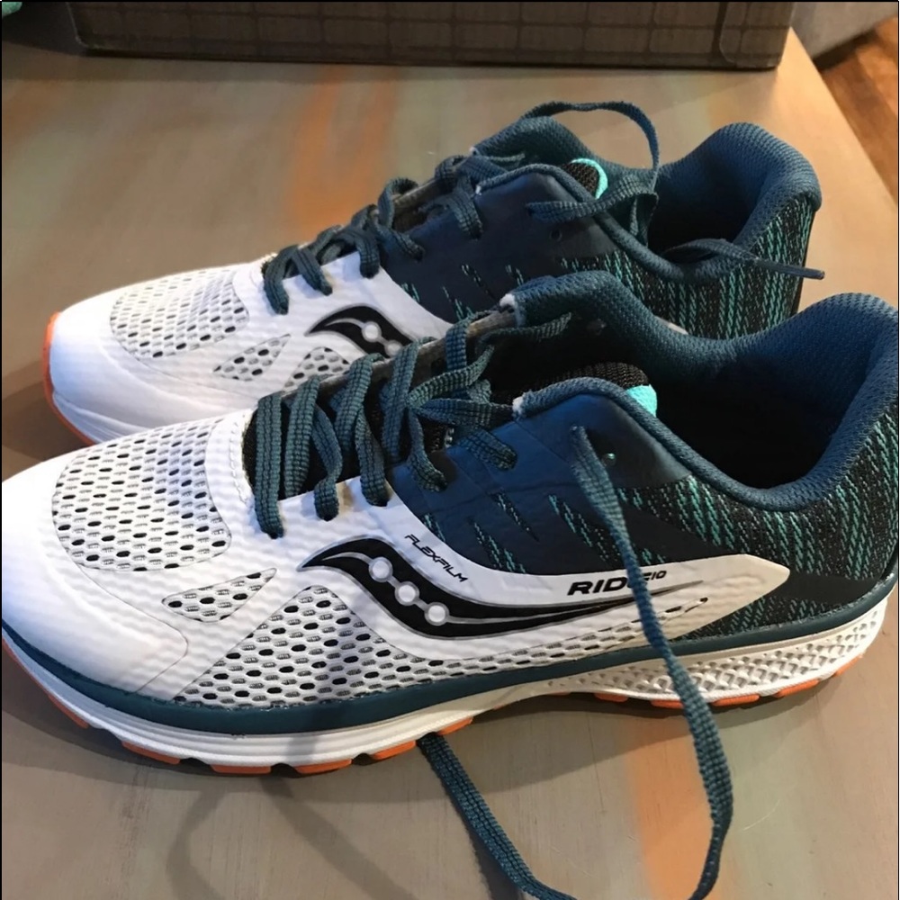 Saucony boys shoes, size 5